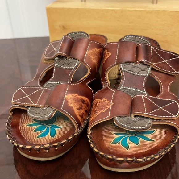 Corkys Elite Women’s Sandals Covington - Brown Tooled Leather - 8M - Picture 4 of 9